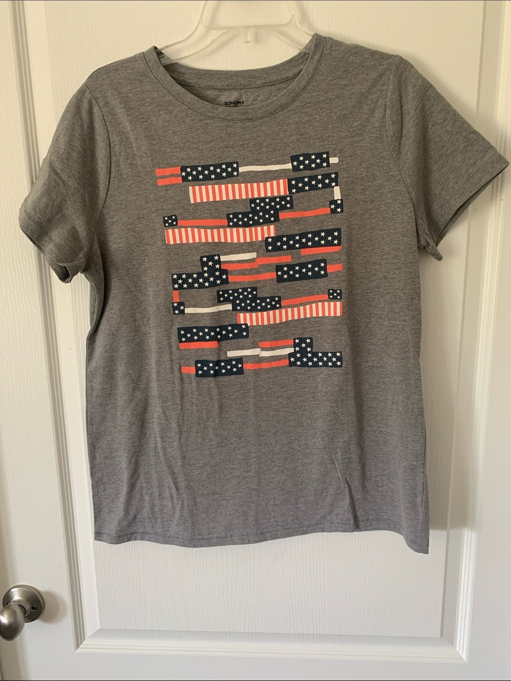 Women’s Sonoma Gray Short-Sleeve Tee with Red and Navy Flag Blocks NWOT